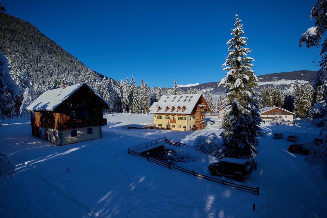 Natura Boutique Chalet Wellness Spa Hotel Dobbiaco Exterior photo